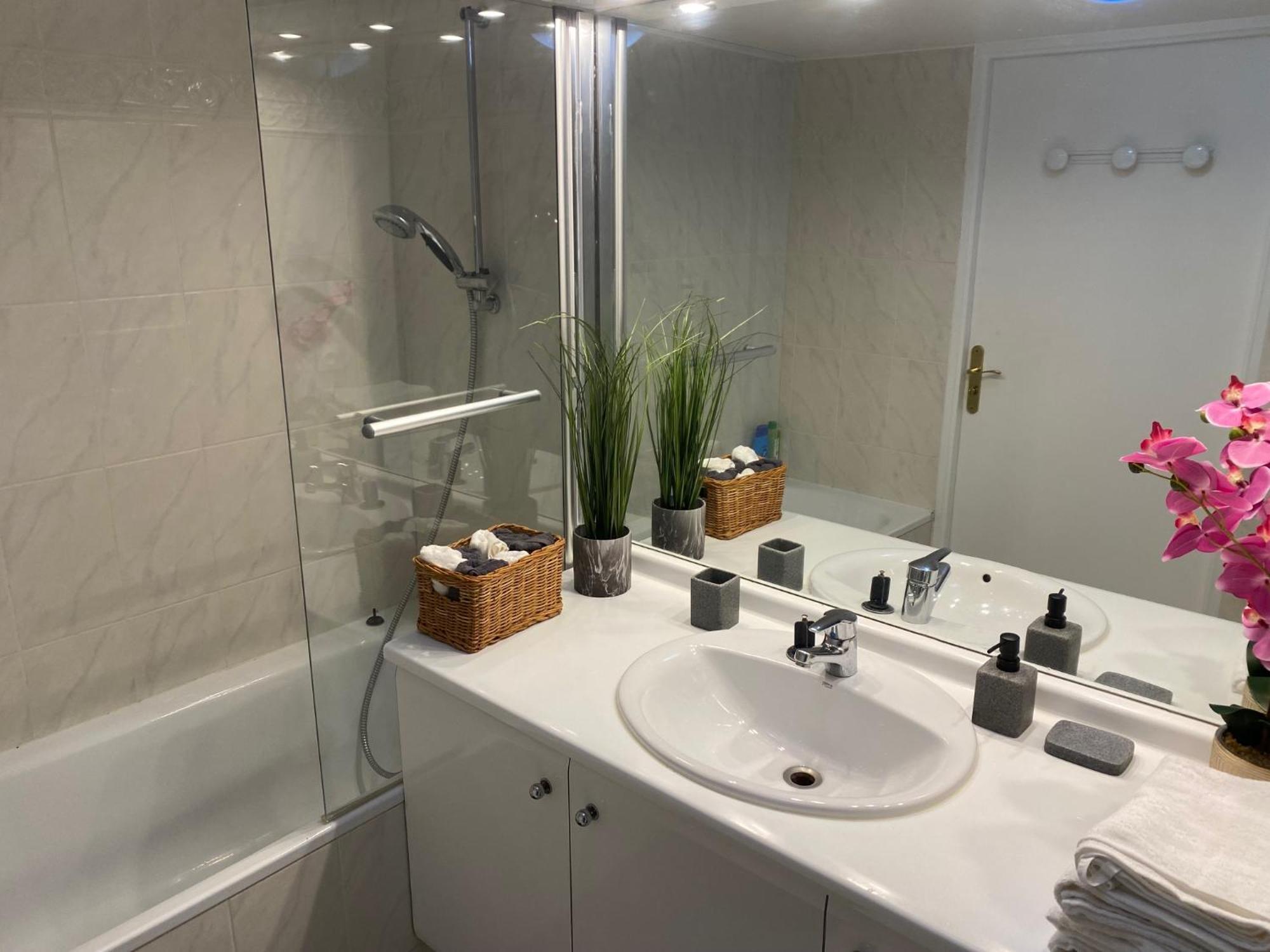 Magnifique Duplex 45 M2 Aux Portes De Paris Metro Barbara A 30Mn Expo Porte De Versailles Montrouge Exterior photo